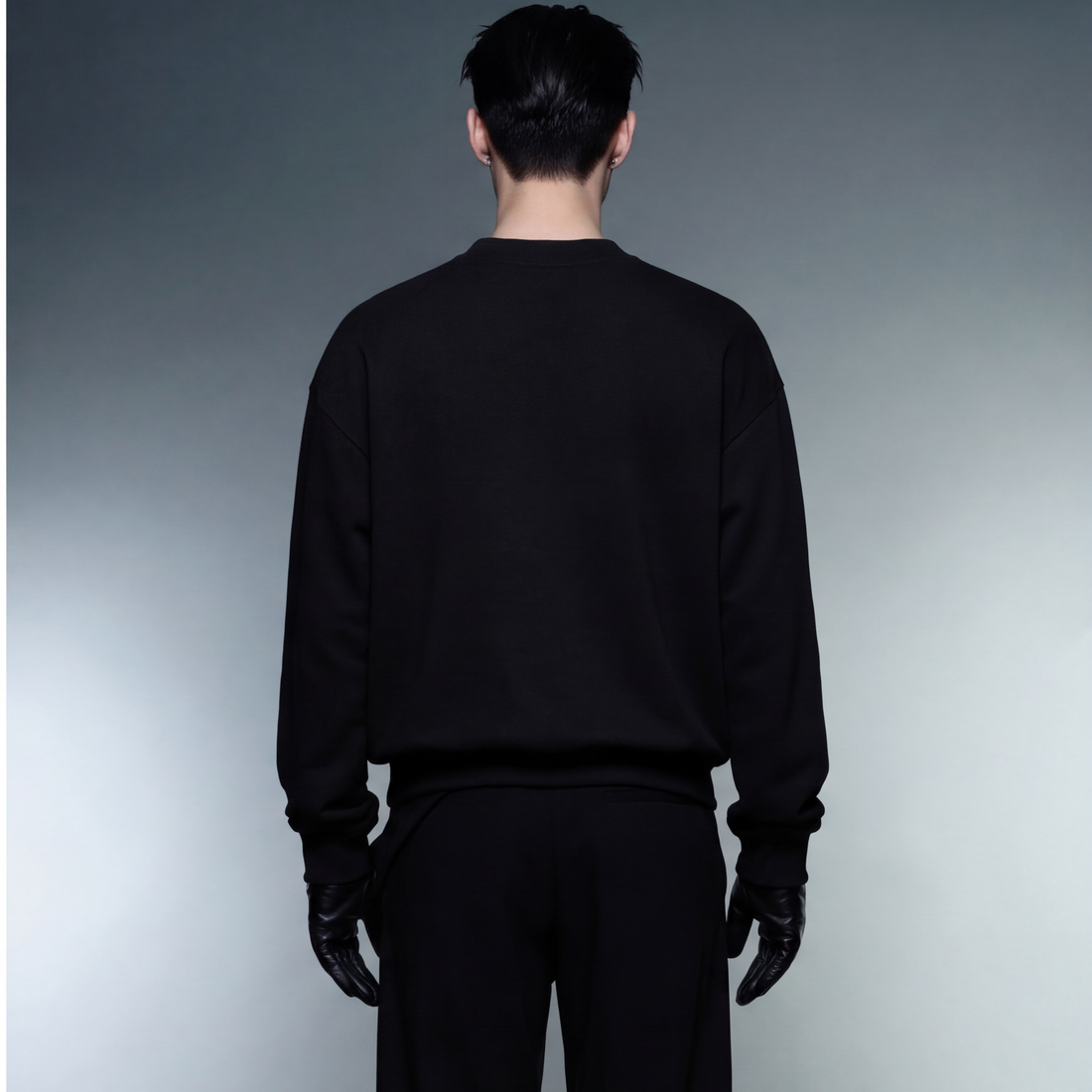 blacklist-crosses-black-oversized-sweatshirt-basics-2-0-copy model back