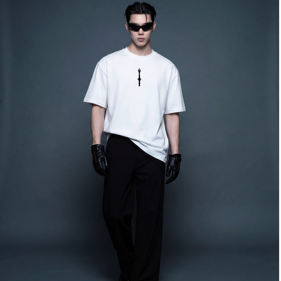 blacklist-essential-skeleton-white-t-shirt model front