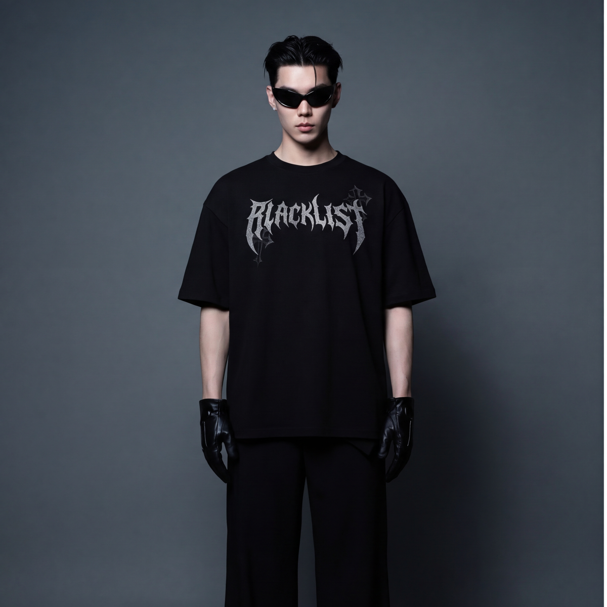 cash-cards-black-oversized-t-shirt-copy-1 model front