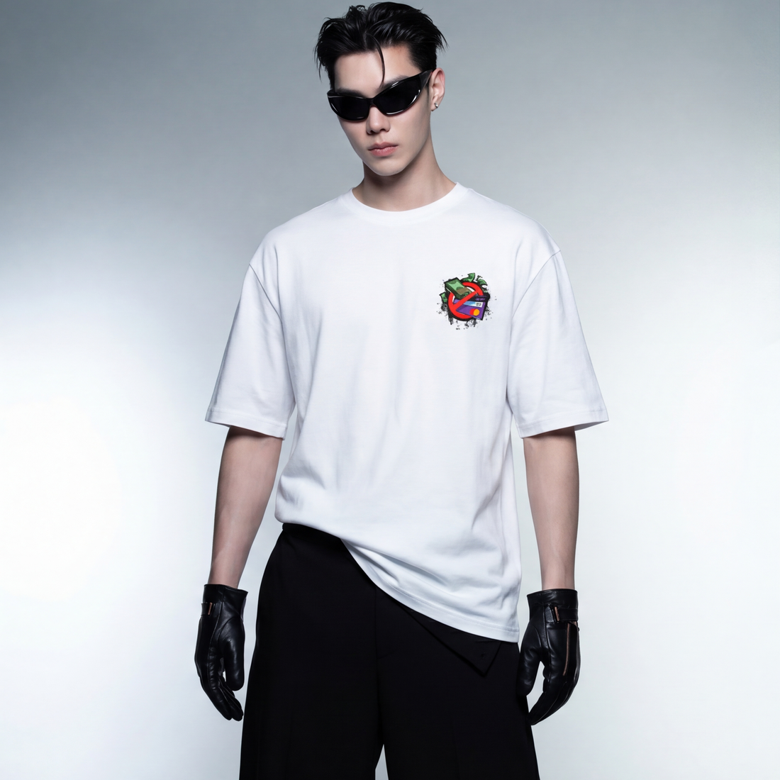 cash-cards-black-oversized-t-shirt-copy model front