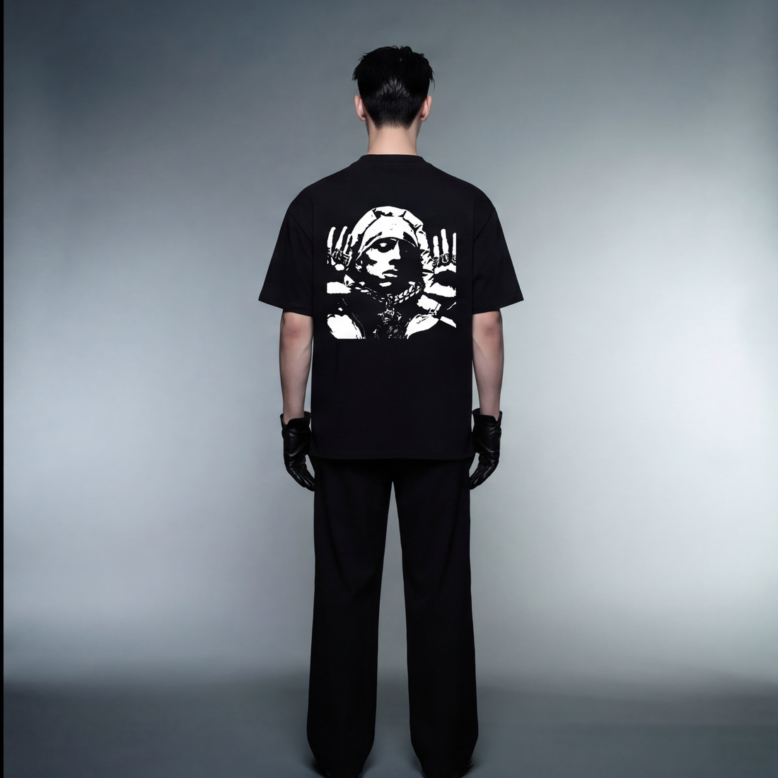 central-cee-tour-black-t-shirt model back