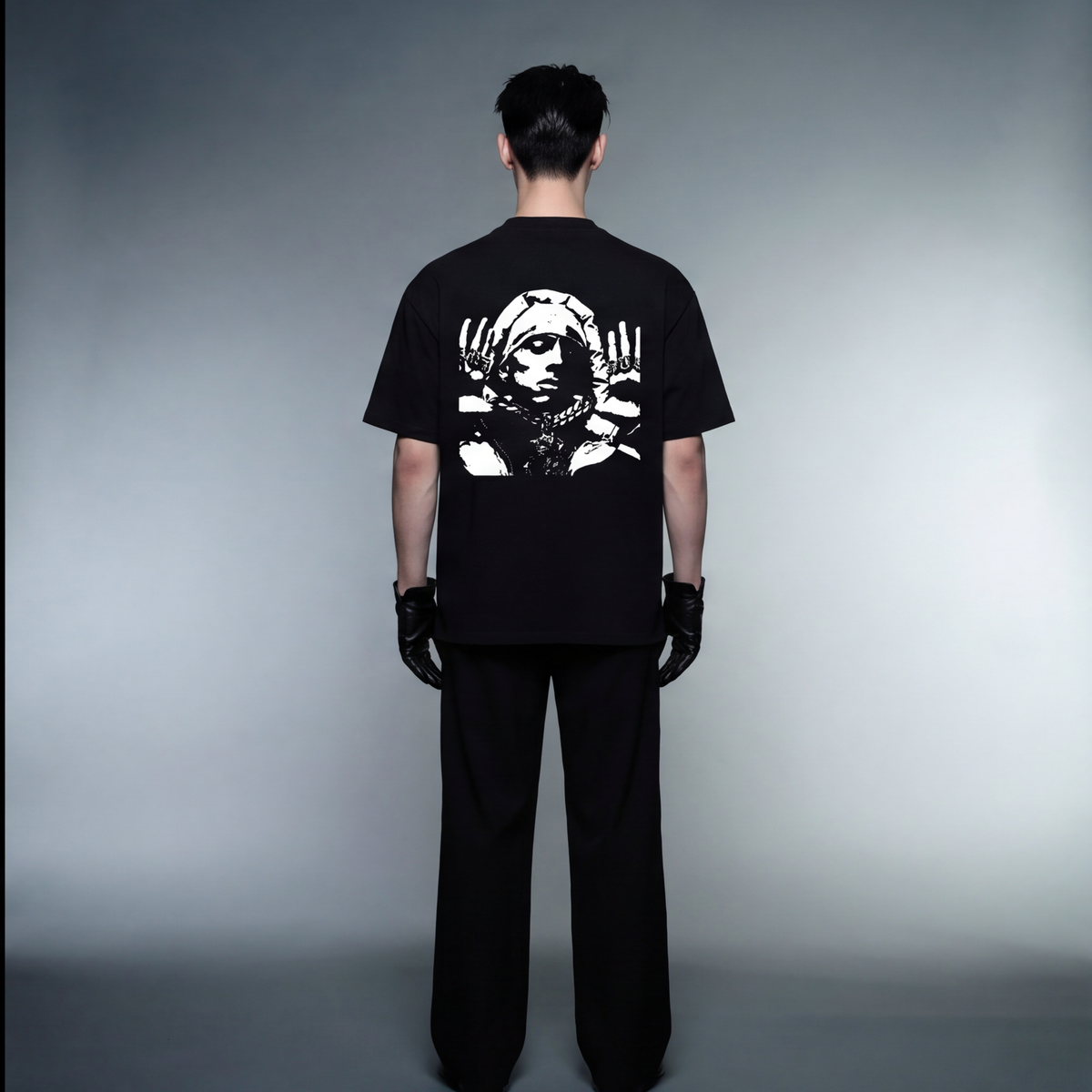 central-cee-tour-black-t-shirt model back