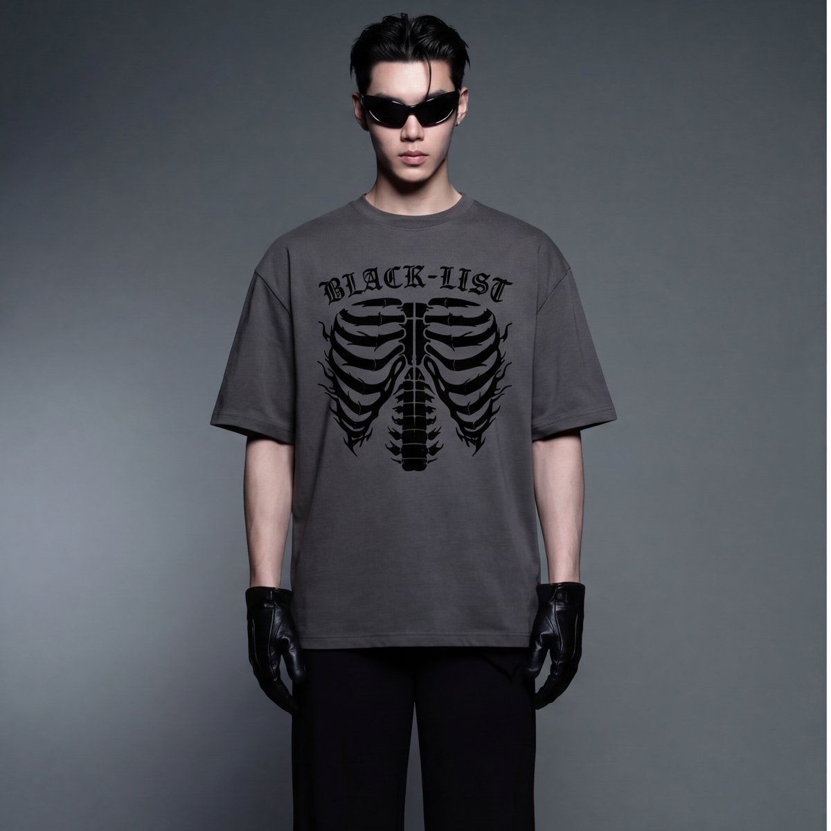 chrome-grey-oversized-sketeton-t-shirt model front
