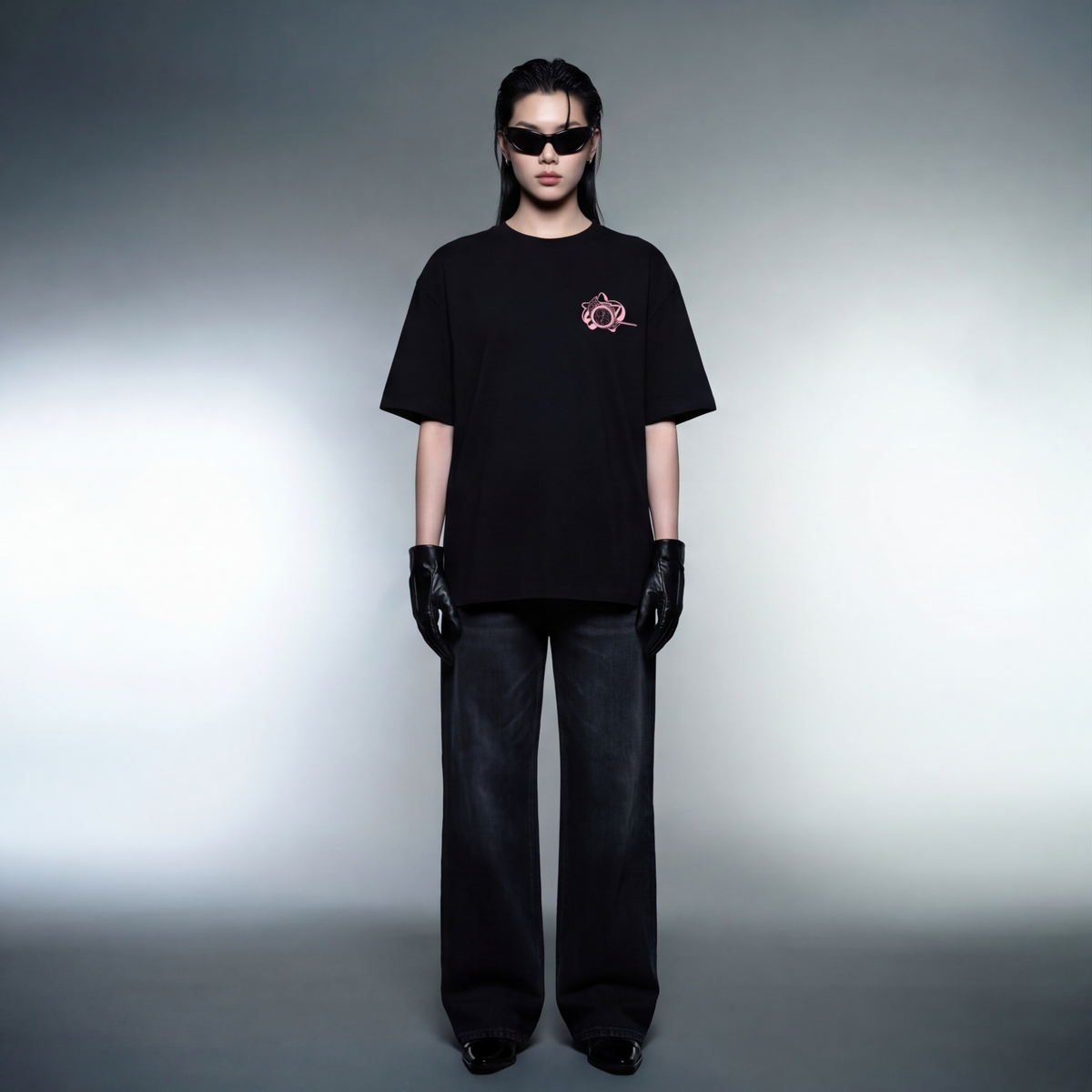 pretty-girls-love-fast-cars-black-oversized-t-shirt model front