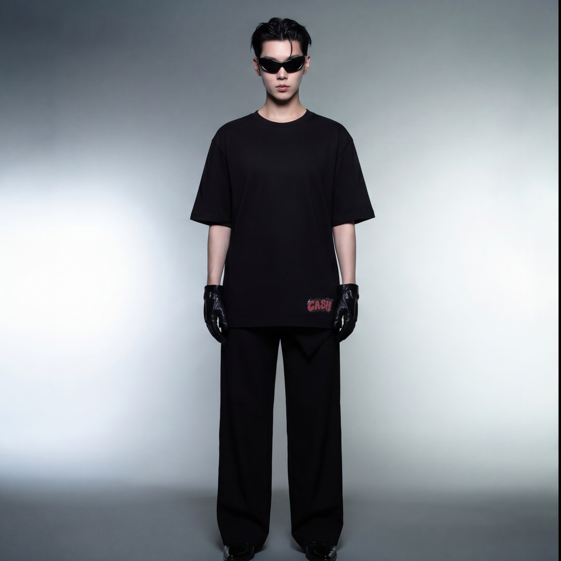 you-love-me-black-oversized-t-shirt-copy-1 model front