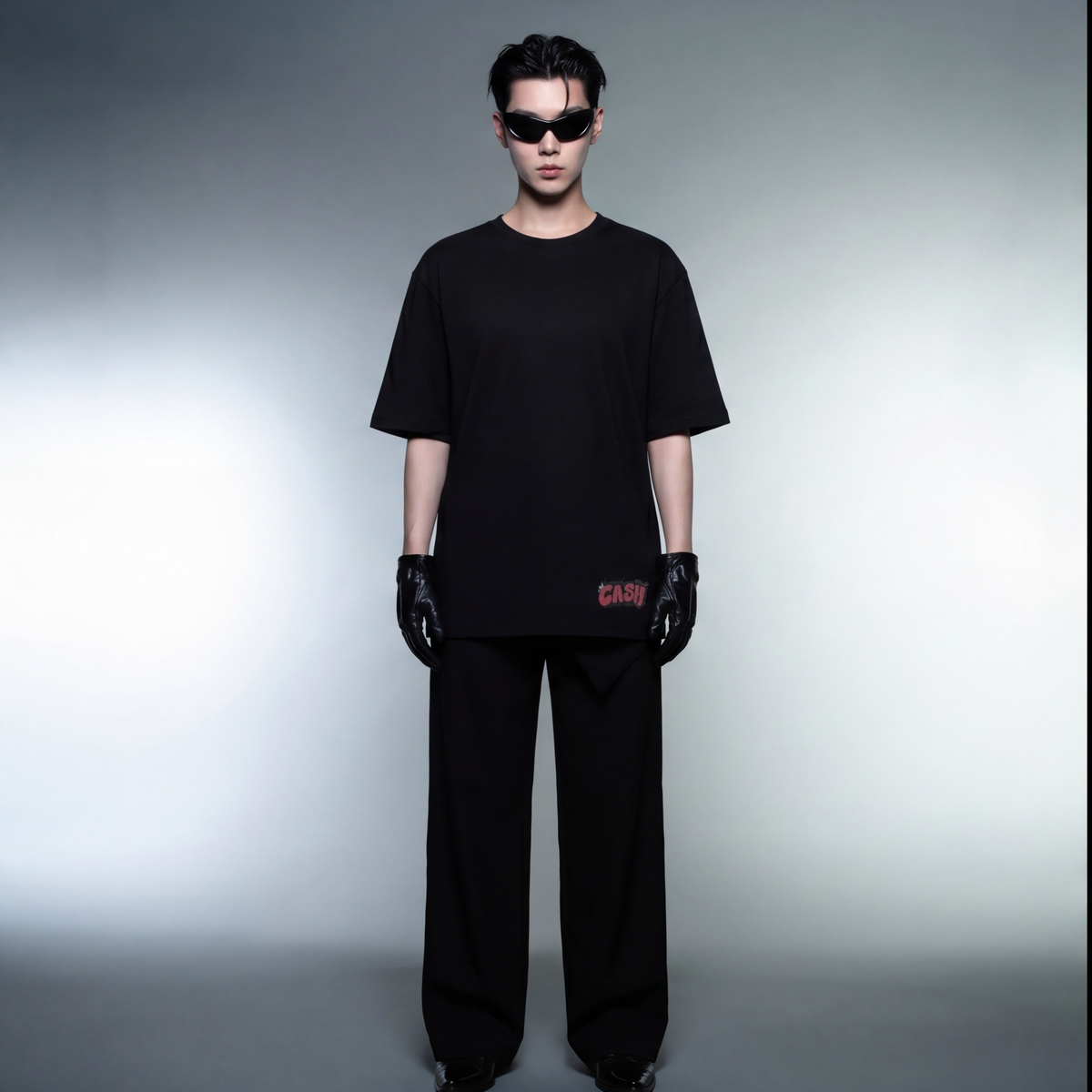 you-love-me-black-oversized-t-shirt-copy-1 model front